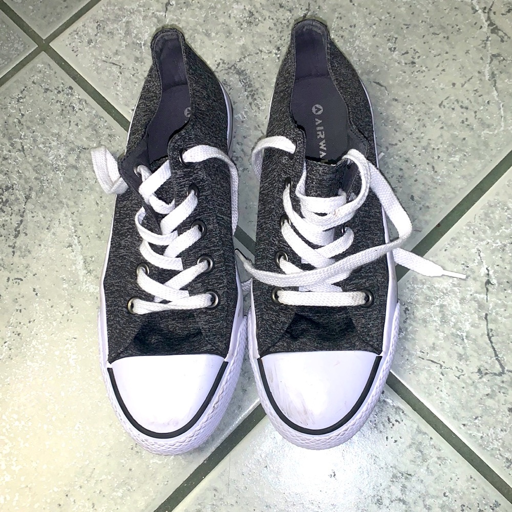 Air Walk- Size 7.5